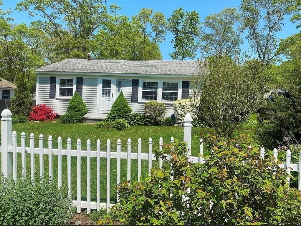 8 Churchill Dr, Falmouth, MA 02536 House Rental in Falmouth, MA