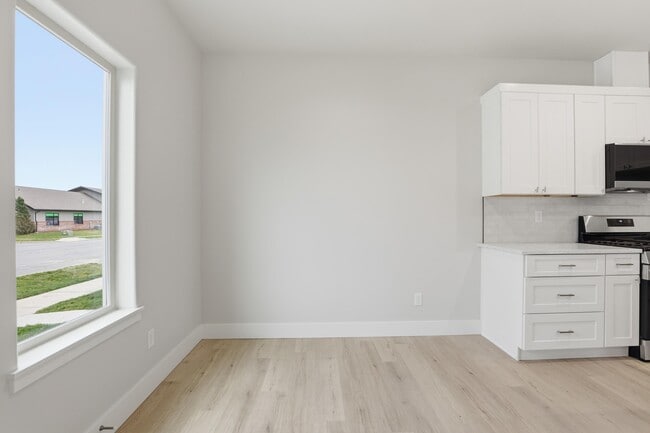 Building Photo - 609 Creative Way