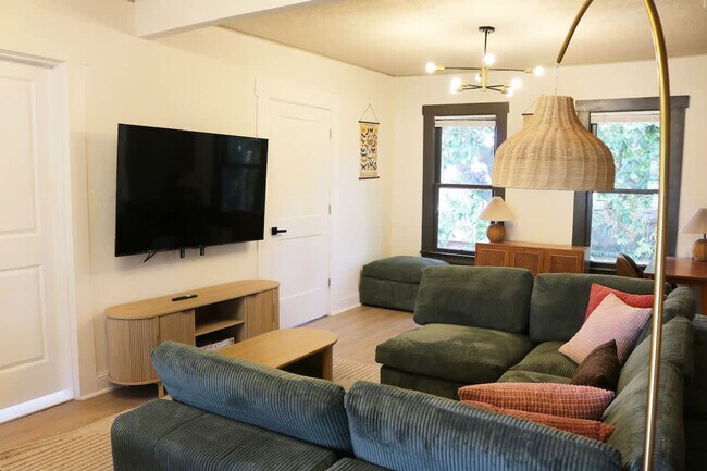 Foto del edificio - 102 W Emma St