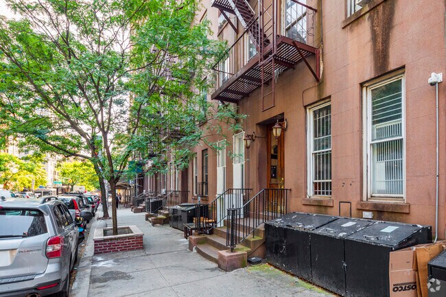 Building Photo - 344 E 65th St
