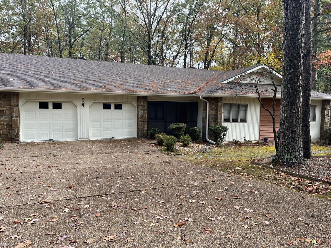 Primary Photo - 3 bedroom and 2.5 bathroom home with a 2 c...