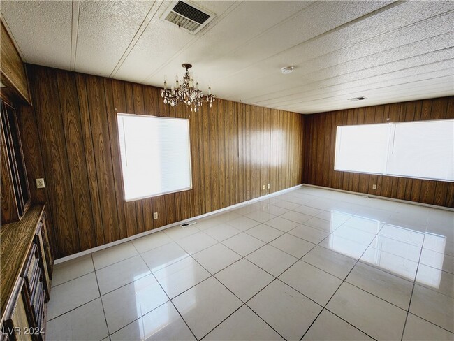 Building Photo - 6135 Carlsbad Ave