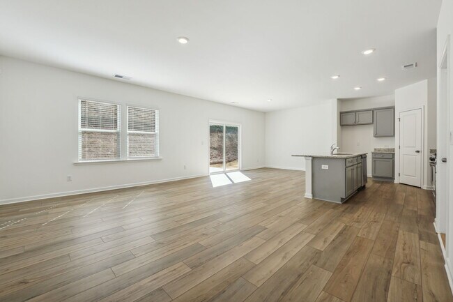Building Photo - 633 Groover St