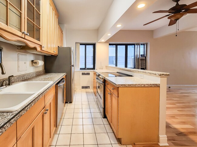 Building Photo - 5060 N Marine Dr