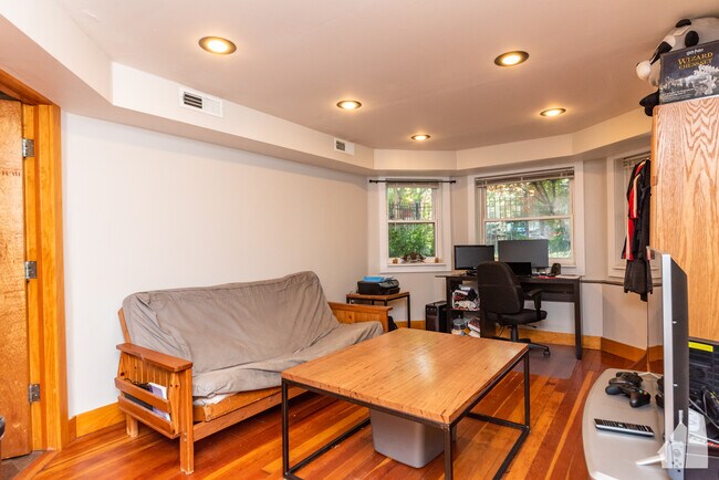 Building Photo - 2711 N Lawndale Ave