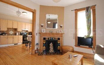 Building Photo - 2533 Lyndale Ave S