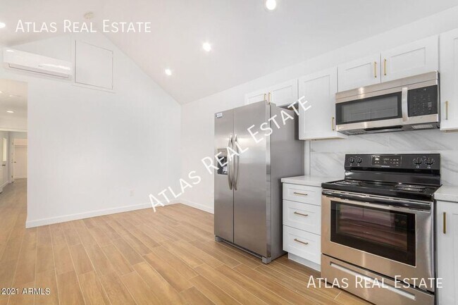 Foto del edificio - WOW, This one is a show stopper! 2 Bed / 2...