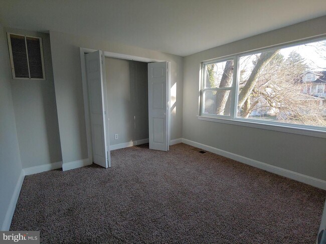 Building Photo - 618 Harwood Ave