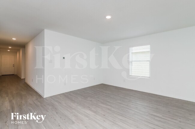 Foto del edificio - 5402 Basil Chase