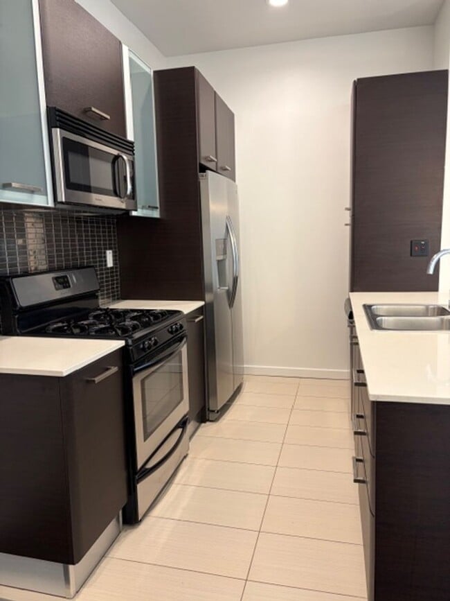 Interior Photo - 801 North