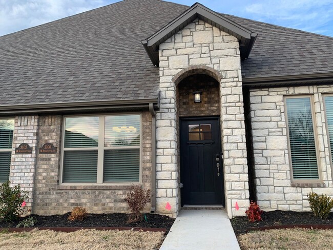 Building Photo - Executive Townhome in Bentonville