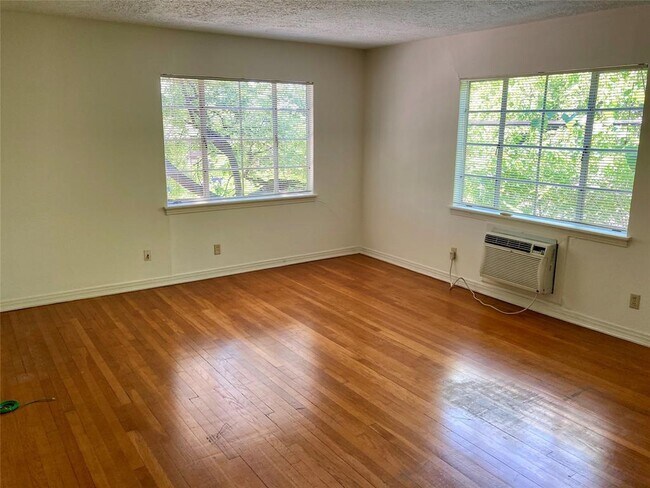 Building Photo - 3817 S Shepherd Dr