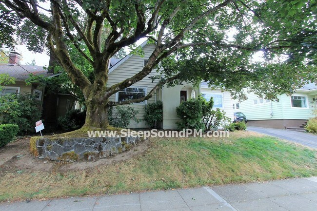Spacious Four Bedroom With Nice Backyard House For Rent In Portland Or Apartments Com