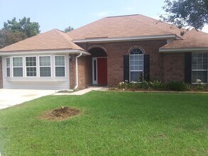 Building Photo - 10 Chamois Ct