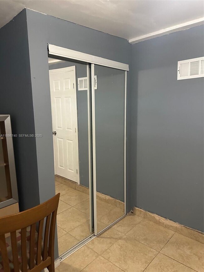 Foto del edificio - 1041 NW 196th St