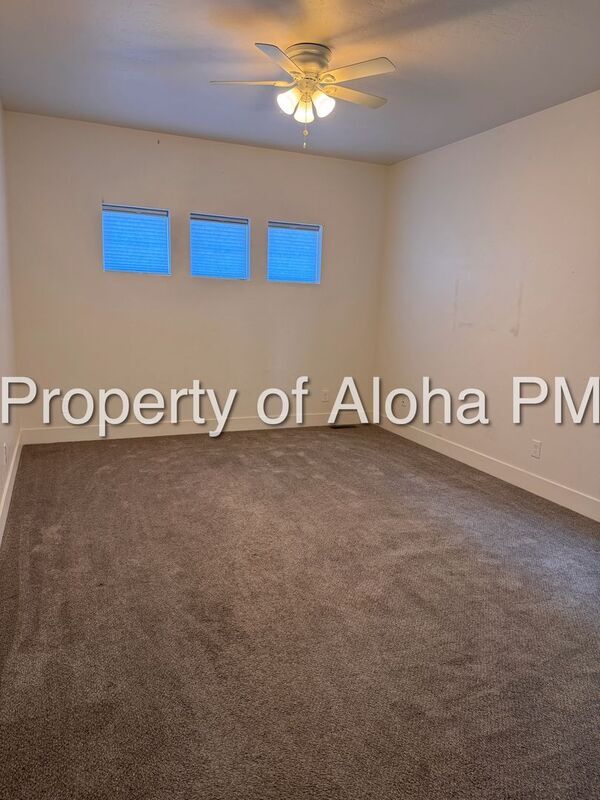Building Photo - 827 17th Ave S