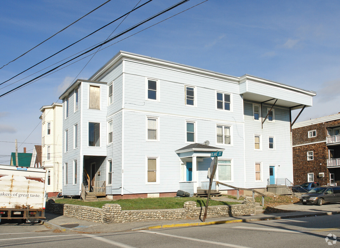 206 Blake St, Lewiston, ME 04240 - Apartments in Lewiston, ME ...