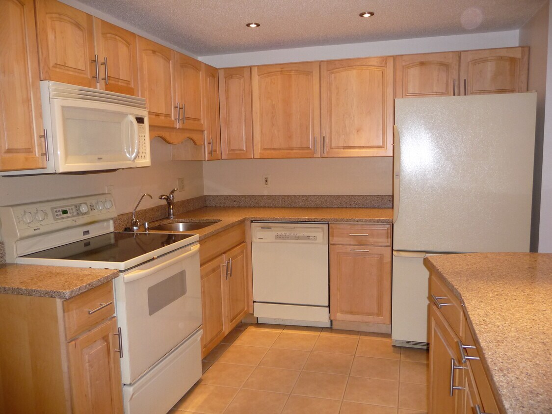 Primary Photo - 15 Randolph Dr
