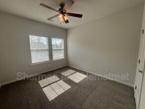 Building Photo - 5005 Mimosa Dr