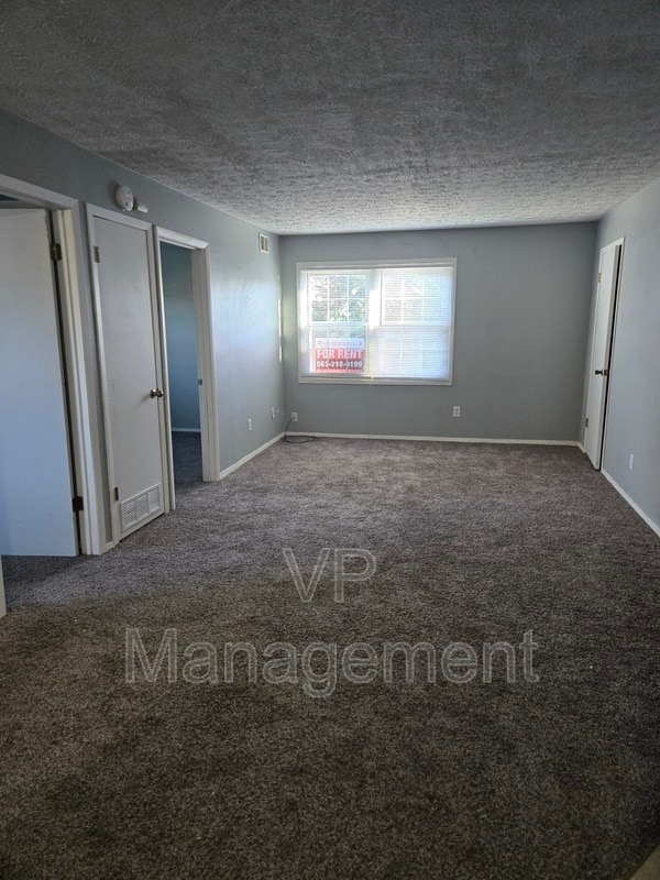 Building Photo - 2218 Emerald Dr