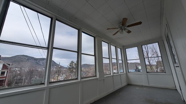 Building Photo - 416 Burgess St