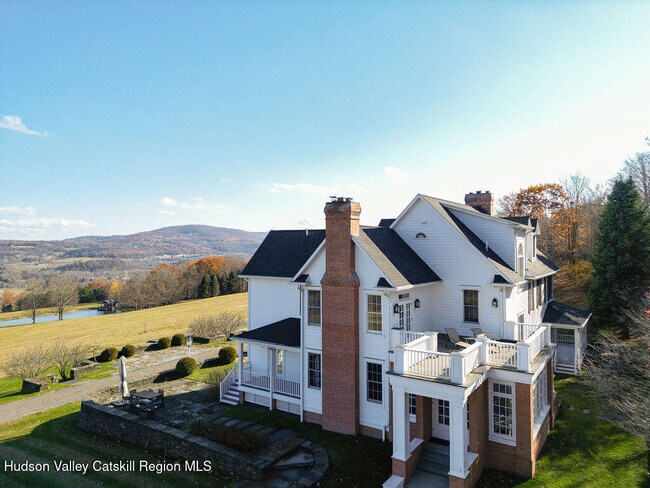 Foto del edificio - 136 Tory Hill Farm Rd