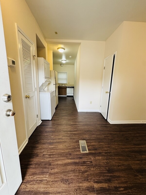 Foto del edificio - 1323 E 10th St