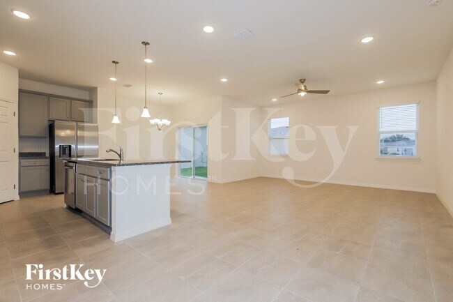 Foto del edificio - 405 Reina Wy