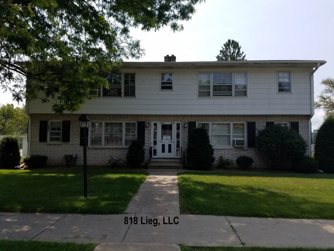 Main Entrance - 818 E Lieg Ave