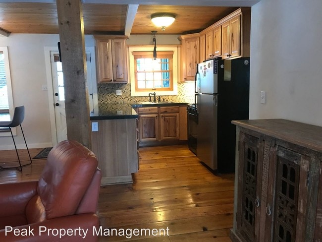 Building Photo - 2 br, 1 bath House - 421 Whiterock Ave. #2