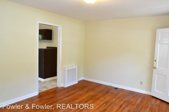 Building Photo - 2 br, 1 bath House - 1101 Wayside Dr