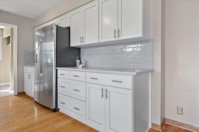Building Photo - 24W667 Blackstone Ct