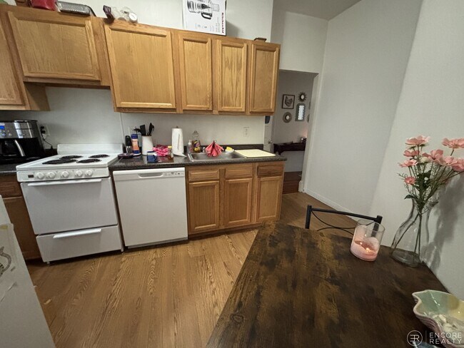 Building Photo - 1595 Beacon St