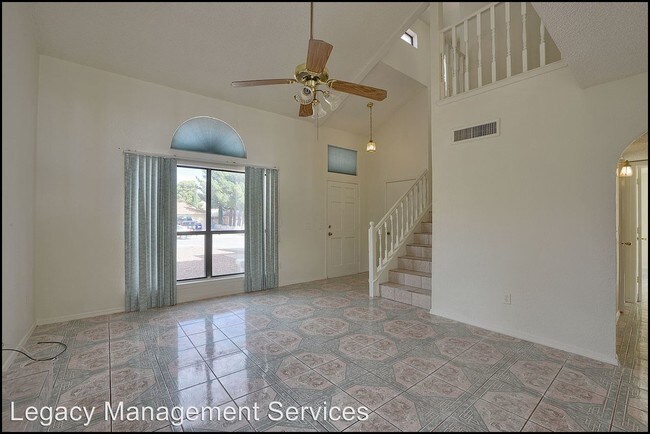 Building Photo - 4400 Loma de Brisas Dr