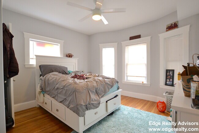 Building Photo - 27 Union St