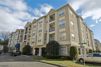 Building Photo - 9203 Ravenscroft Rd