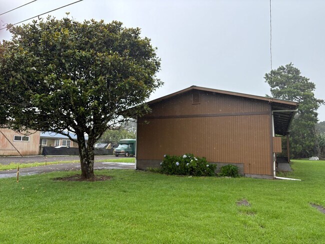 Foto del edificio - 64-5287-5287 White Rd