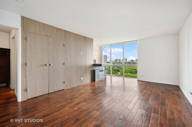 Foto del edificio - 1555 N Dearborn Pkwy