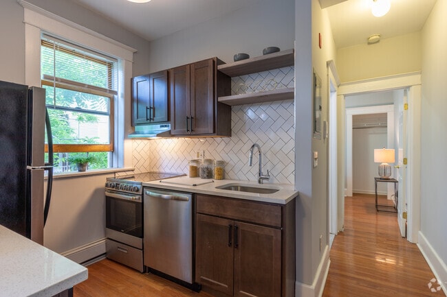 Interior Photo - Brentwood