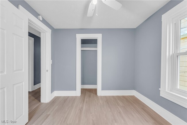 Foto del edificio - 1857 E 70th St