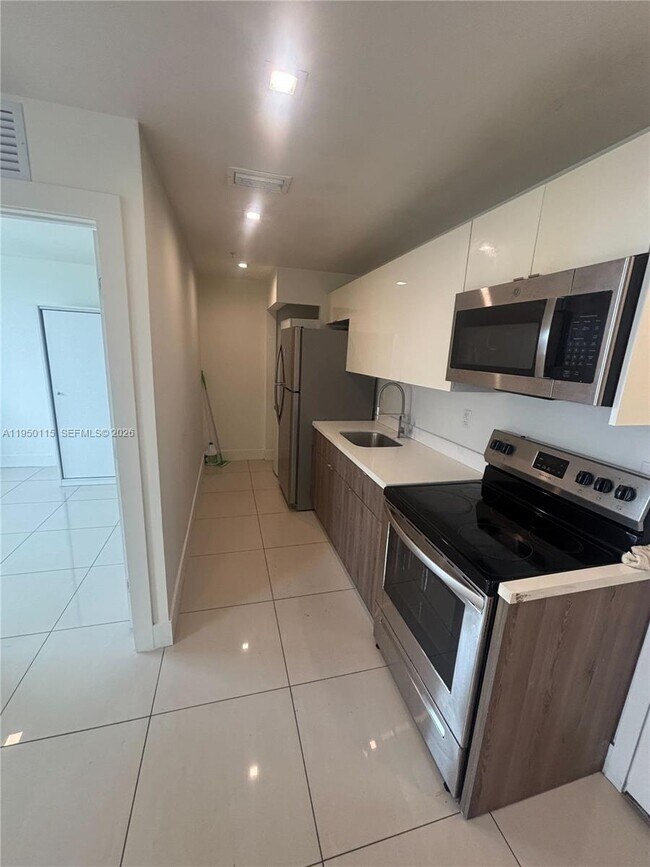 Foto del edificio - 829 SW 18th Ave