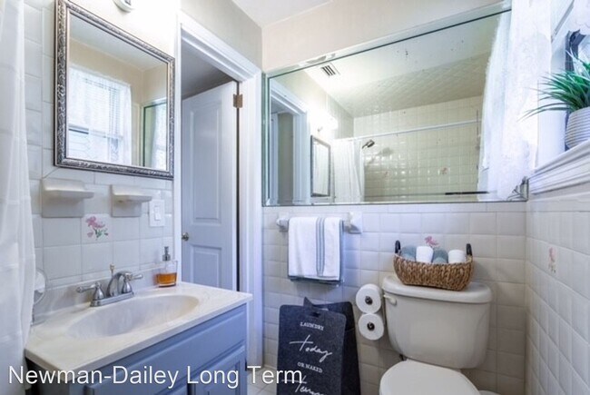 Building Photo - 2 br, 1 bath House - 262 Beachview Drive