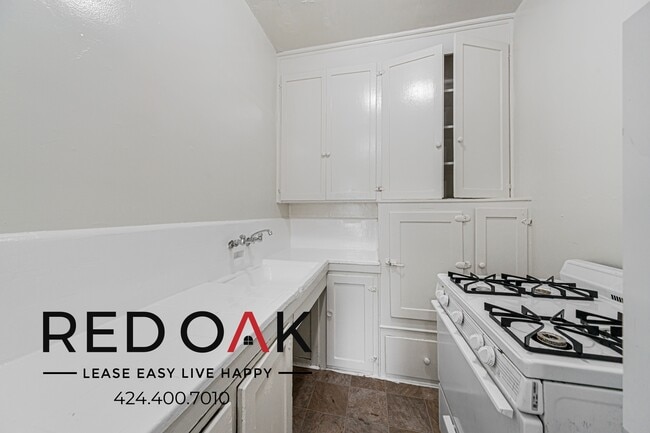 Building Photo - 746 S Coronado St