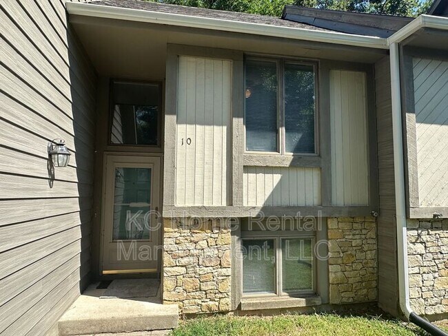 Building Photo - 10 NE 62nd Pl