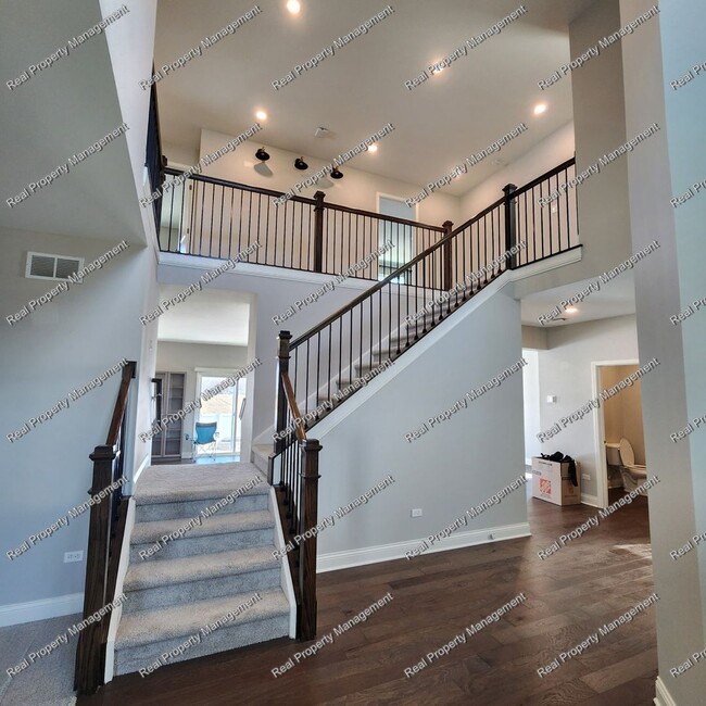 Foto del edificio - Gorgeous Cedar Lake 4 Bedroom Home
