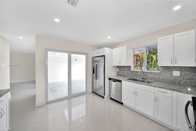 Building Photo - 3 br, 2 bath House - 5510 S Le Jeune Rd # B