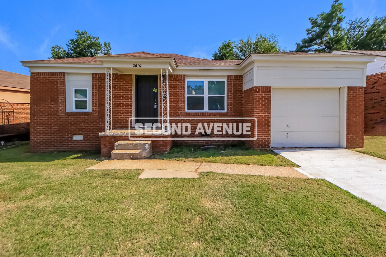 Primary Photo - 2616 NE Success ST