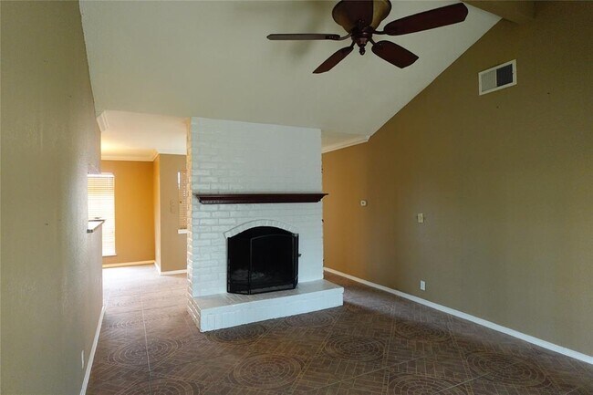 Foto del edificio - 6314 Sandy Oaks Dr