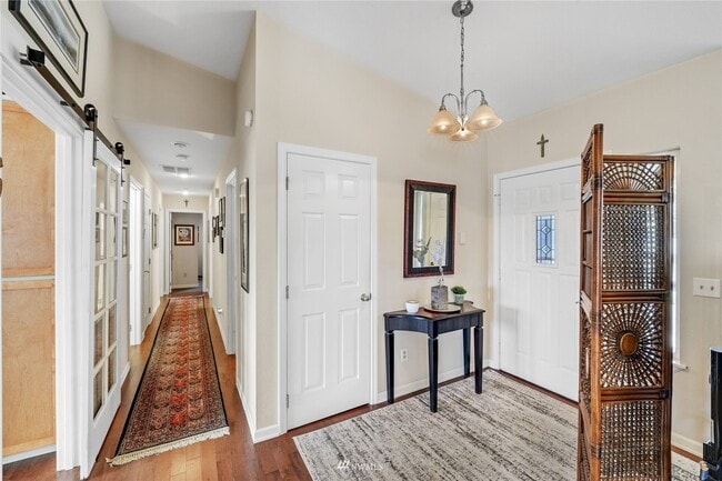 Entry - 1805 Lea Plz