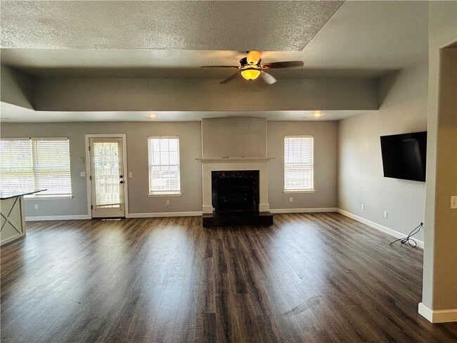 Building Photo - 47 Valley View Cir